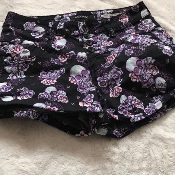 Black skull short shorts from Hot Topic - Picture 2 of 4
